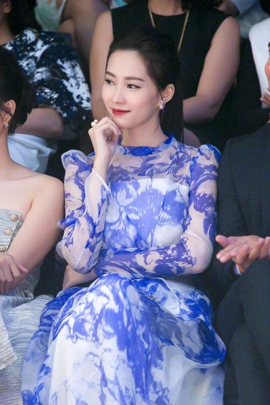 撕掉她的衣服吮的双乳小说